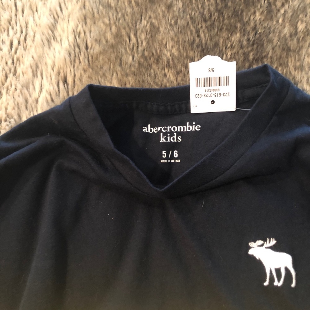 NWT Boys Abercrombie Long Sleeve Tee - Picture 2 of 3
